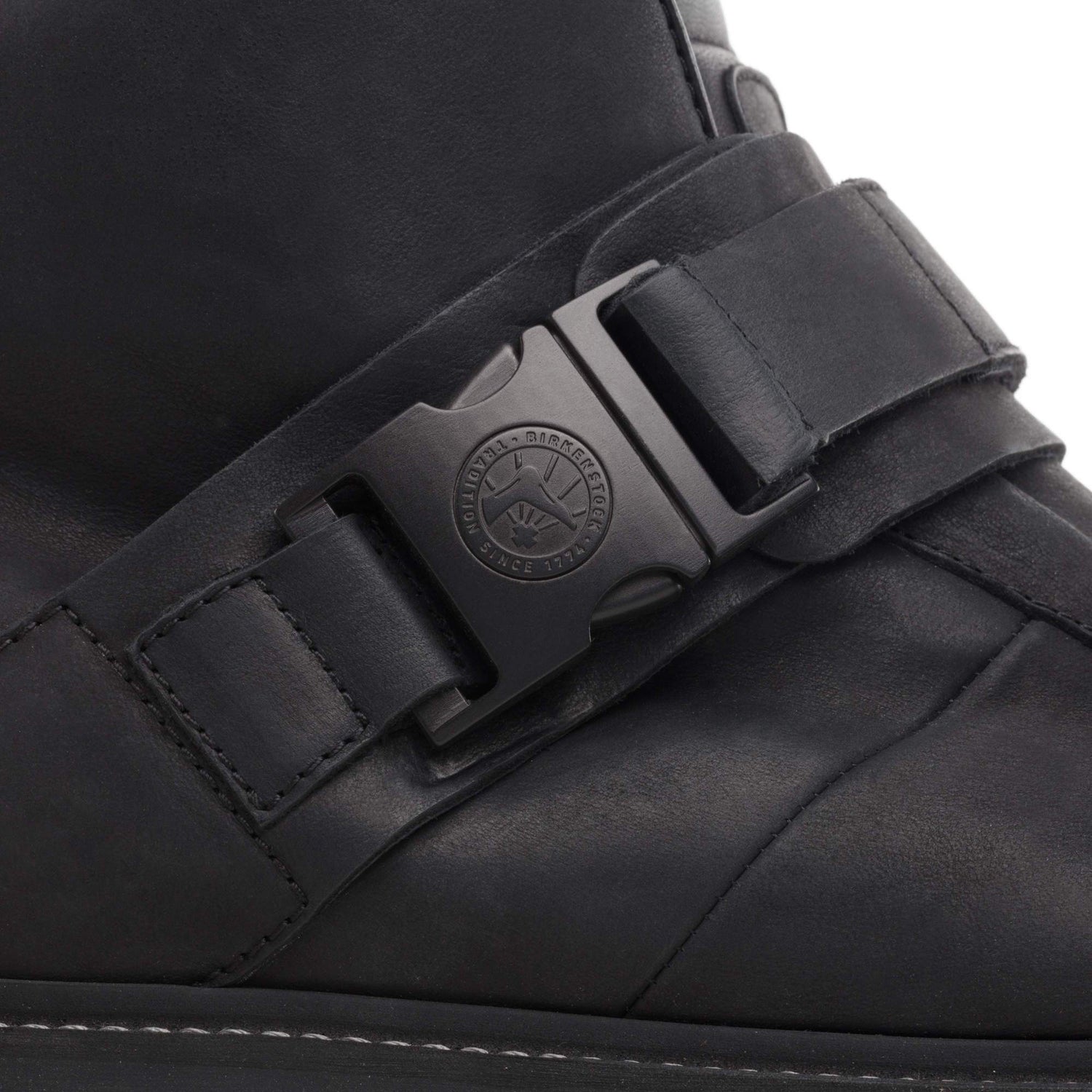 alt:Black Black